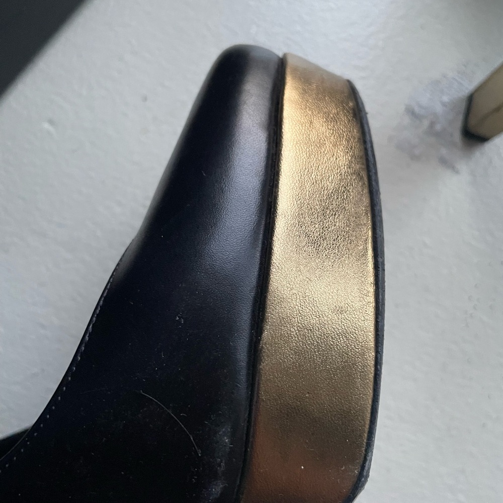 Saint Laurent Black and Gold Ziggy 105 Leather Pumps - Picture 15 of 16